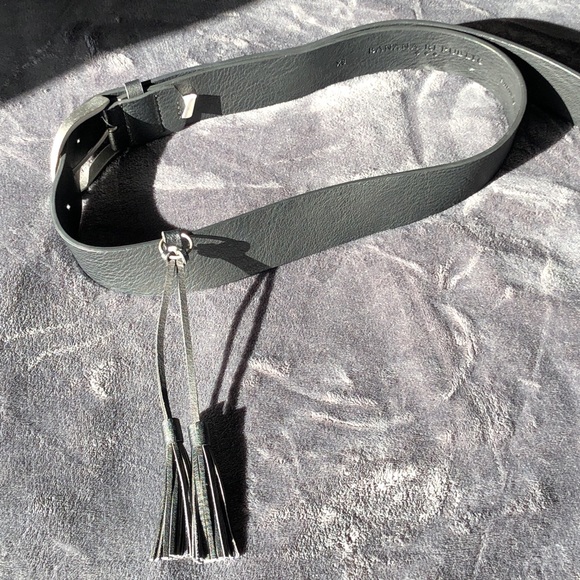 3/$30 Banana Republic Tassel Dress Belt XS - Picture 3 of 5